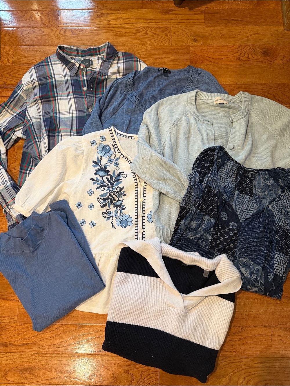 Blue & White XL Women’s Top Bundle- 7 Items